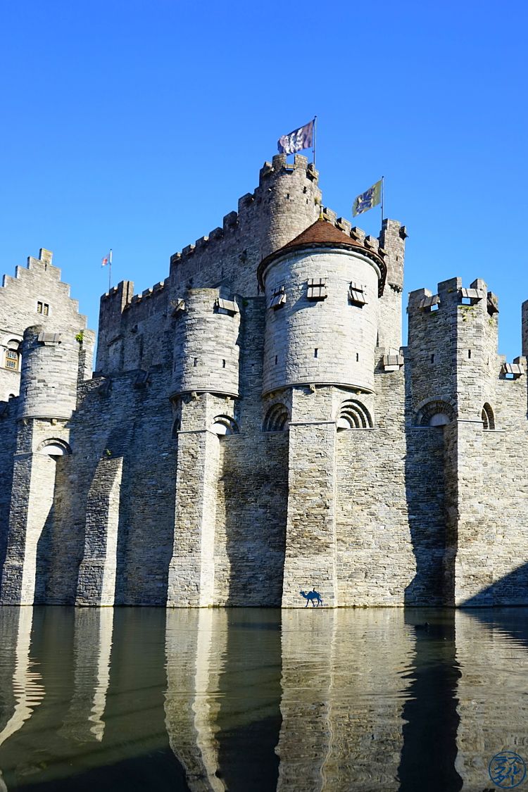Le Chameau Bleu -Blog Voyage Gand Belgique - Gand Tourisme - Chateau des Comtes depuis les Canaux Gand Belgique