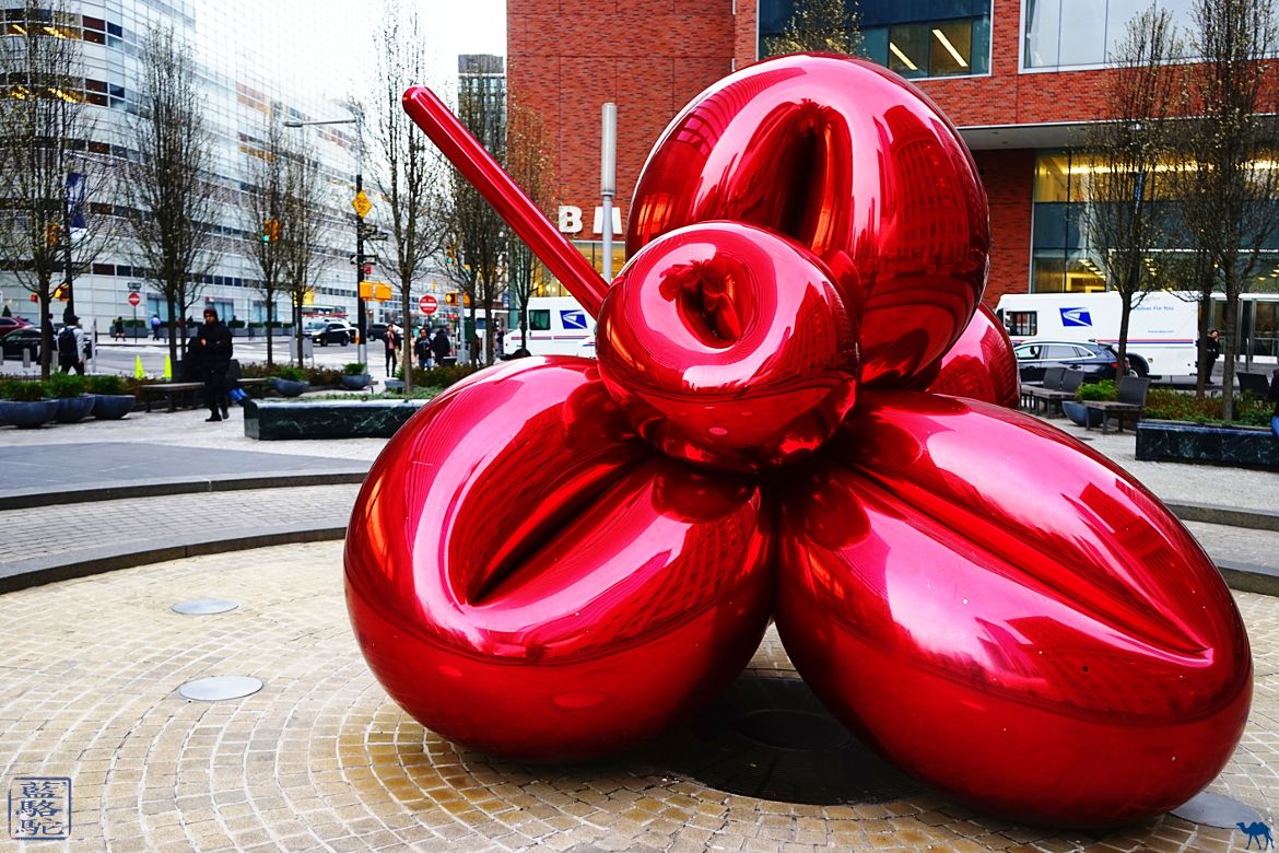Le Chameau Bleu - Ballon Flower New York Manhattan Sculpture de Jeff KOONS Art
