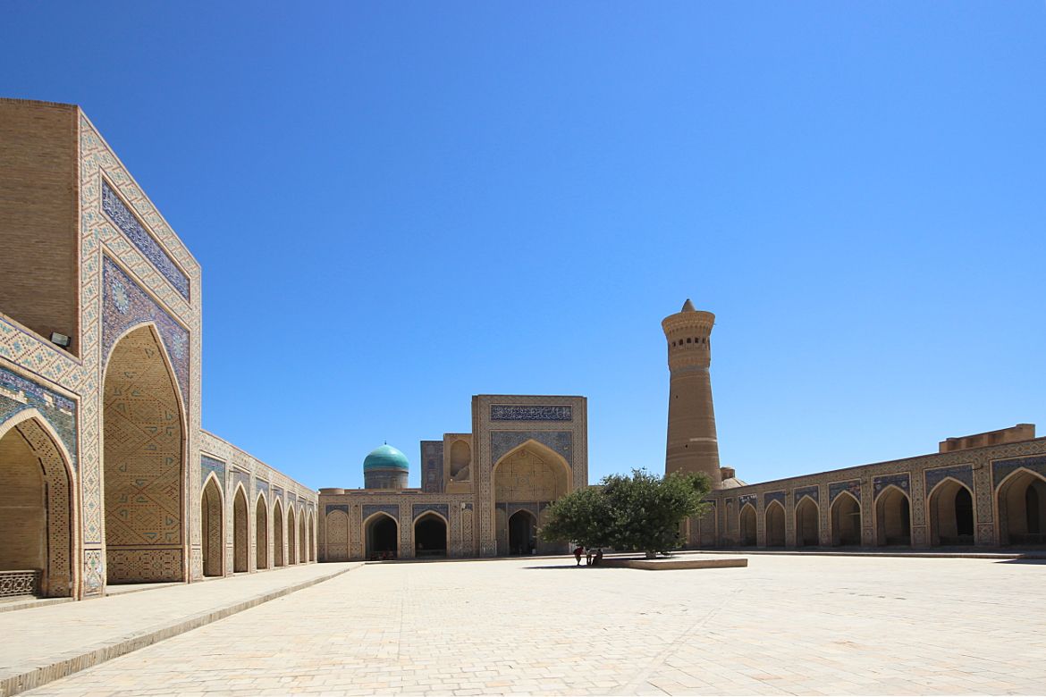 Le Chameau Bleu - Blog Voyage Ouzbékistan - Cour intérieur de la Mosquée Kalan - Asie Centrale
