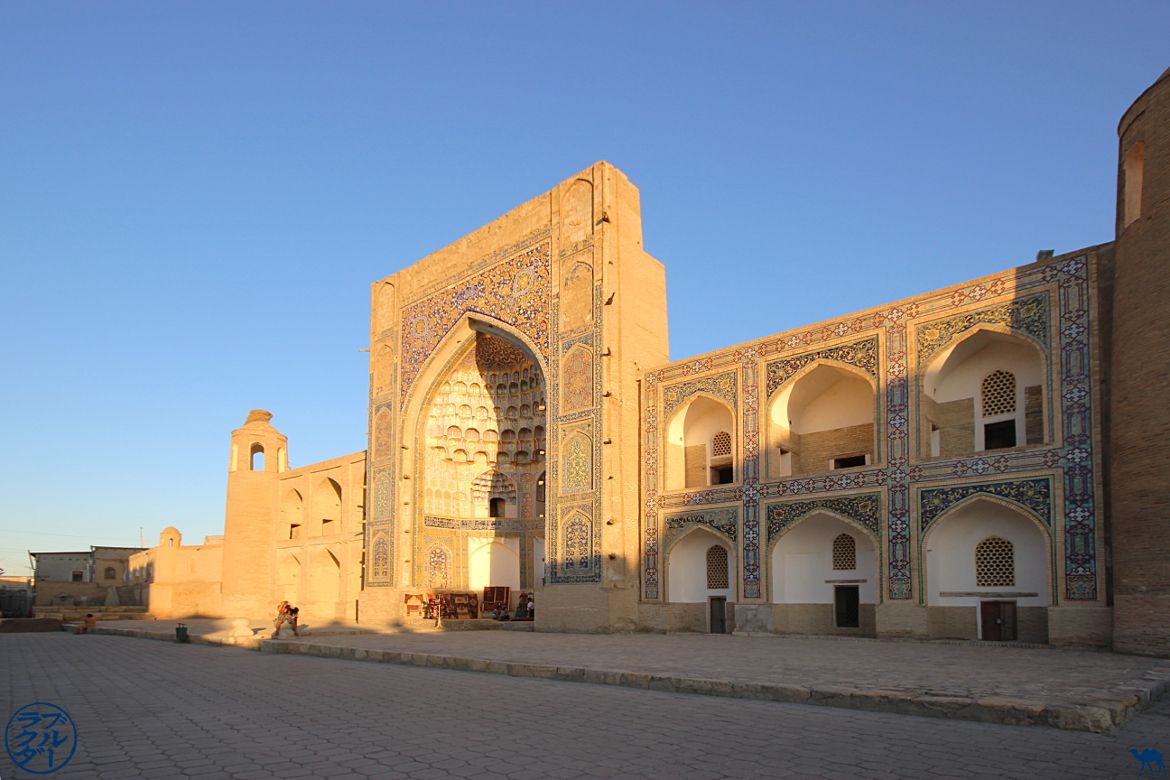 Le Chameau Bleu - Blog Voyage Ouzbékistan - Médersa Mir i Arab à Boukhara