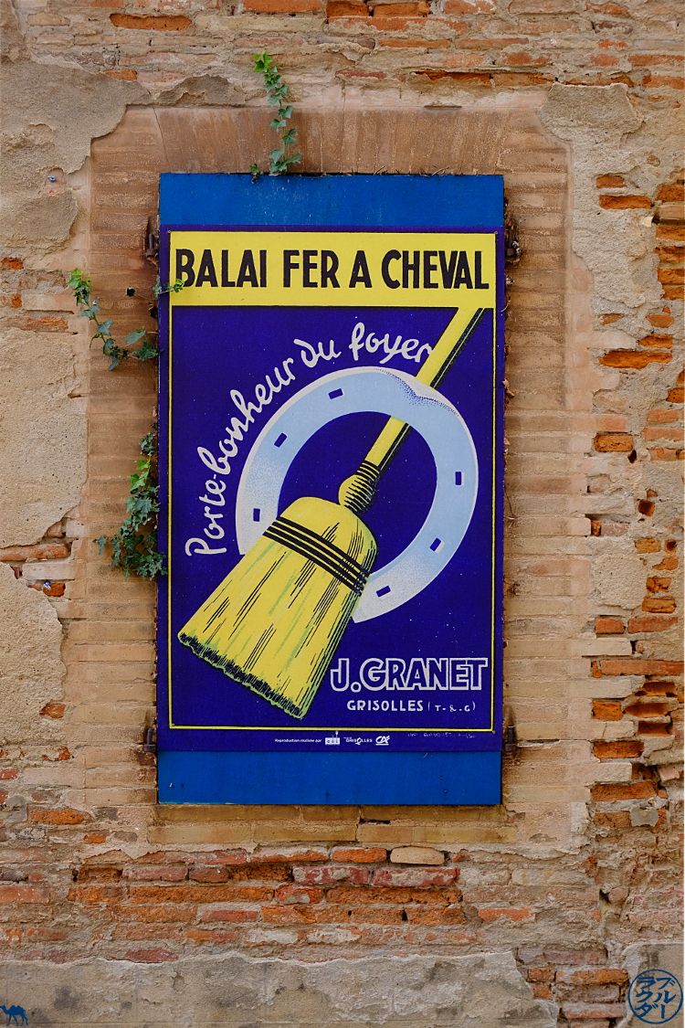 Le Chameau Bleu - Blog Voyage sur le Canal des Deux Mers à Vélo - Affiche Village Grisolles Tarn Et Garonne