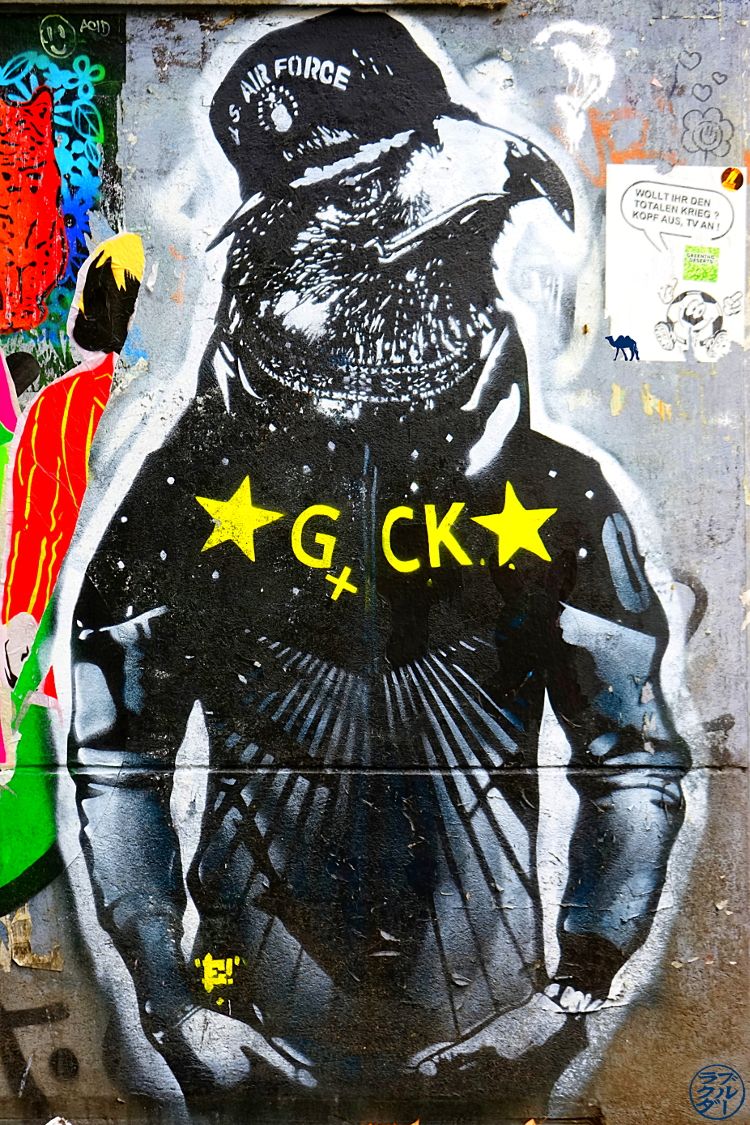 Le Chameau Bleu - Street Art de E_Schablone Berlin - Deutschland