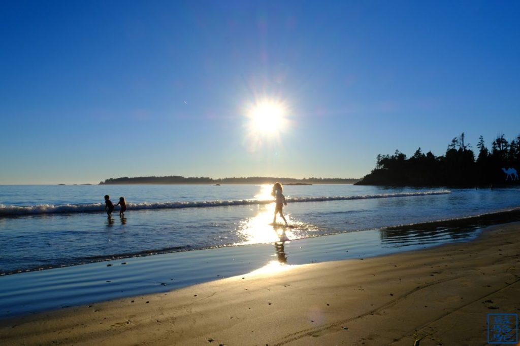 Le Chameau Bleu - Blog Voyage Tofino Canada - Couché de Soleil sur une plage de Tofino Canada