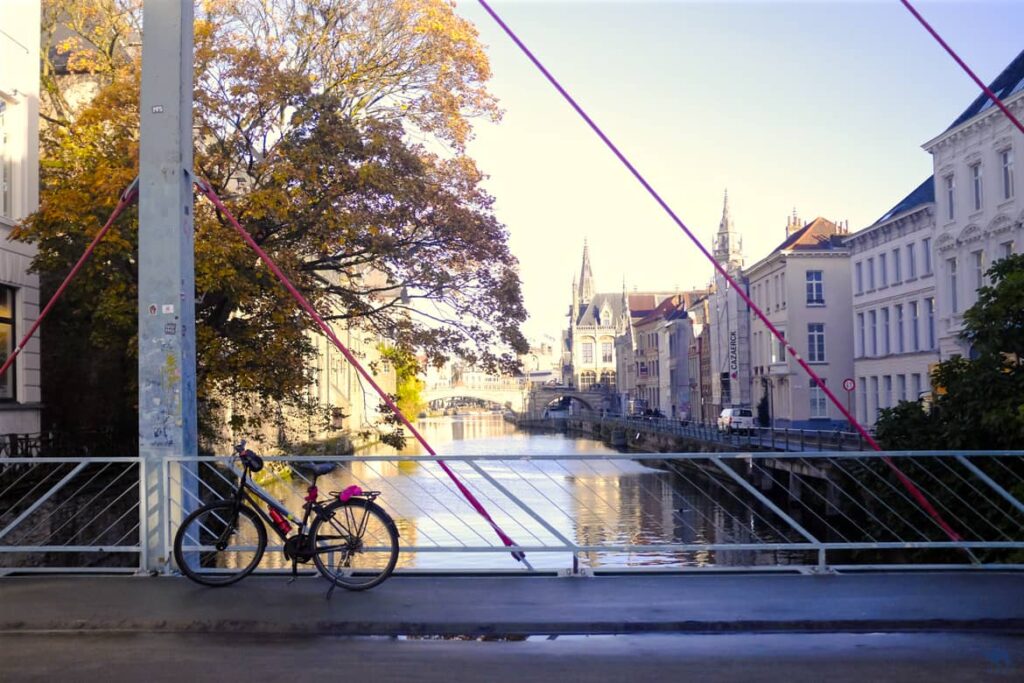 Le Chameau Bleu - Voyage Gand à vélo - Canaux de Gand et les vélos
