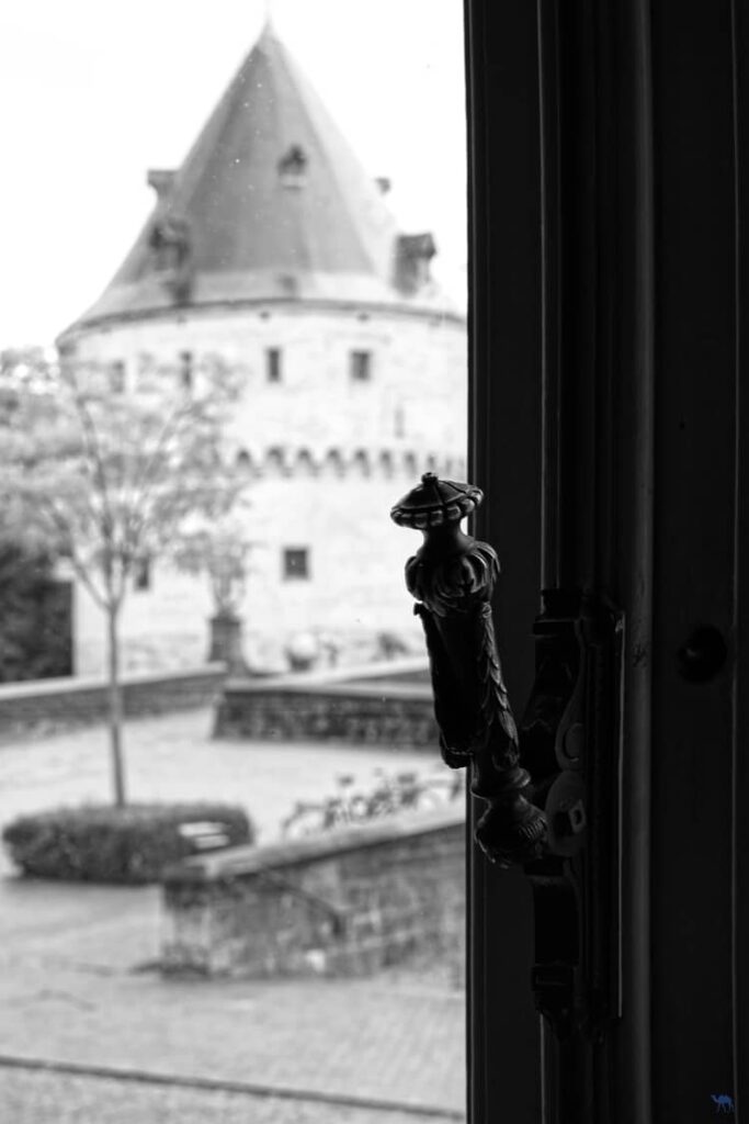 Le Chameau Bleu - Blog Voyage et Photo - Escapade à Courtrai/Kortrijk en Belgique - Fenetre sur les tours Broel