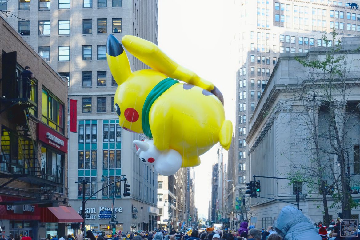 Le Chameau Bleu -Blog Voyage New York City - Ballon de la Macy's Thanksgiving Parade à New York Pikachu