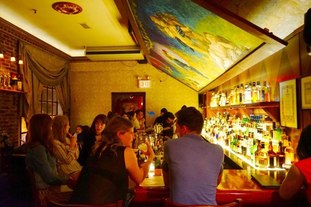 intérieur Angel's Share - Le Chameau Bleu Speakeasy Cocktail à New York