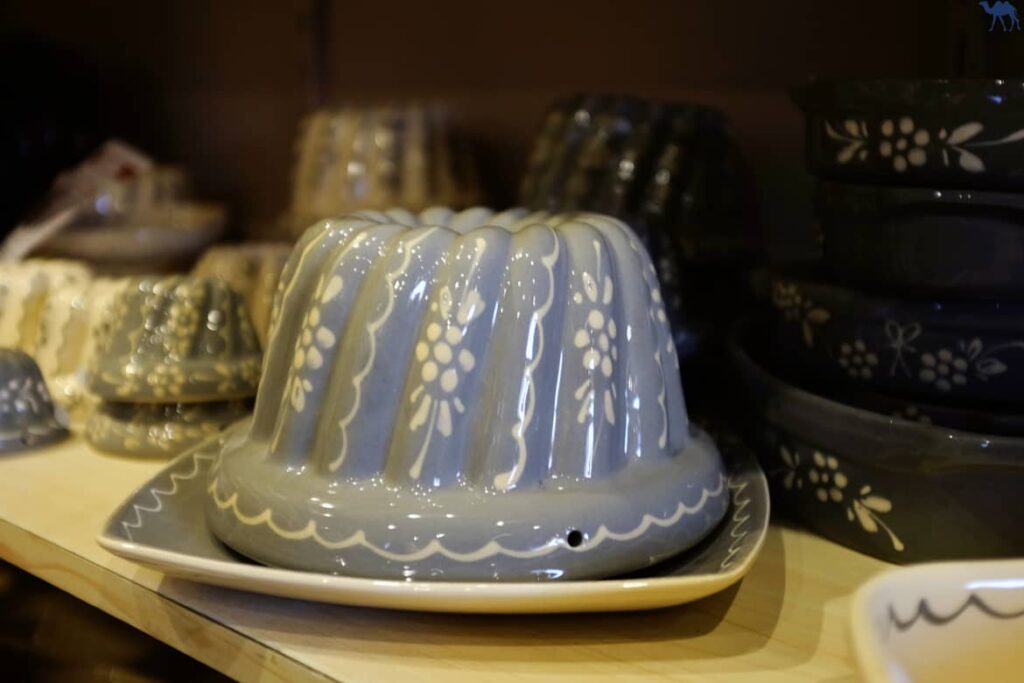 Le Chameau Bleu - Voyage En Alsace Verte - Poterie Siegfried Burger et Fils - Moule a Kougelhopf