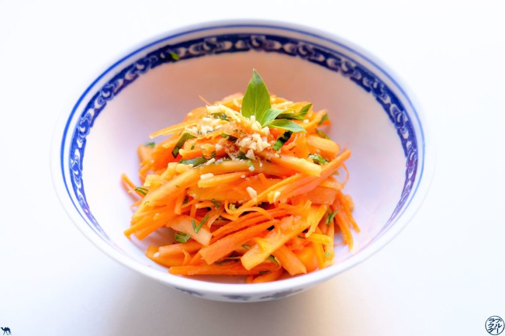 Le Chameau Bleu - Blog Gastronomie - Recette de la salade carotte papaye rhubarbe