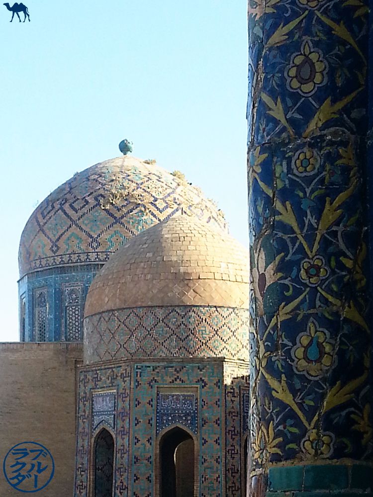 Le Chameau Bleu - Blog Voyage Ouzbékistan - Toits de la Nécropole Sha-i-Zinda à Samarcande