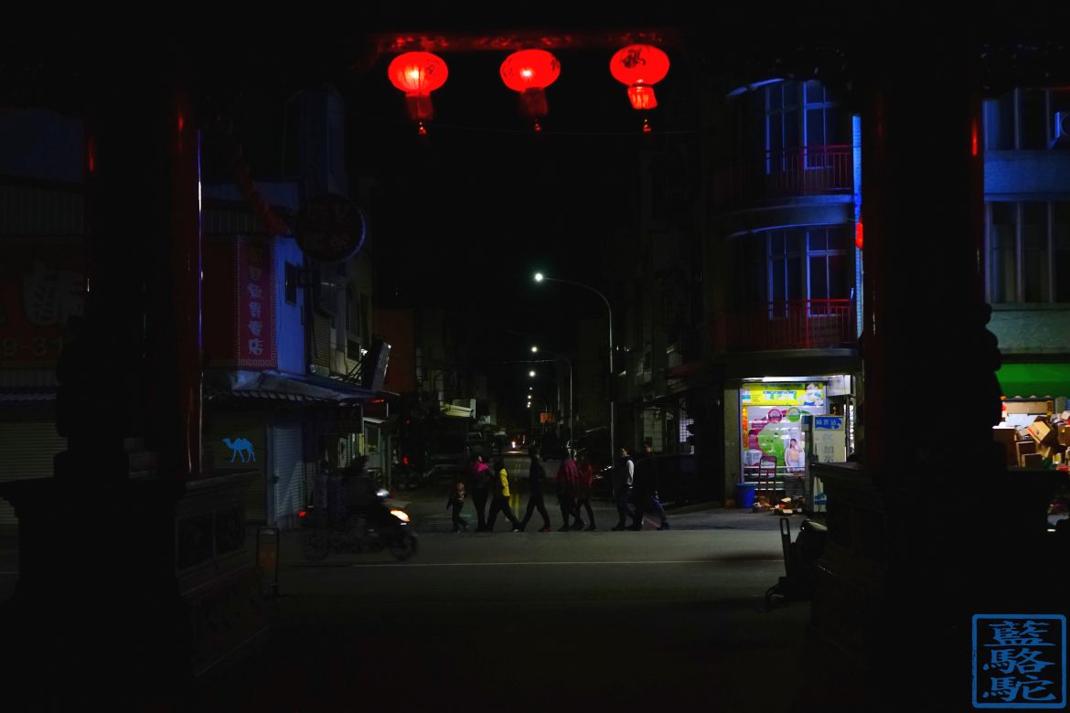 Le Chameau Bleu - Blog Taiwan -  Les passants du temple de Taitung à Taiwan