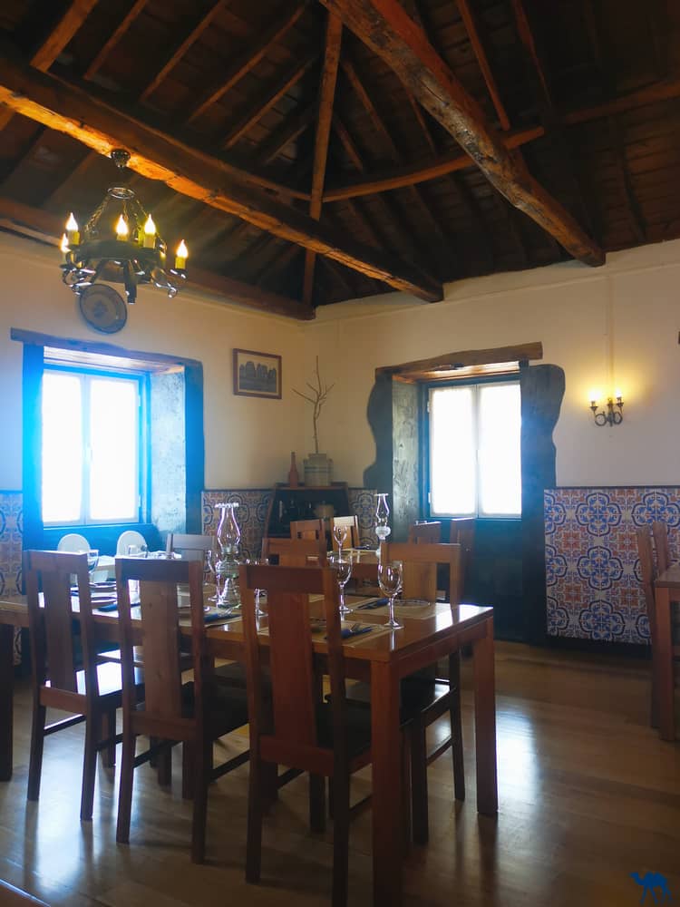 Le Chameau Bleu - Blog Voyage et Photo - Portugal - Açores - Terceira - Restaurant Caneta - Salle