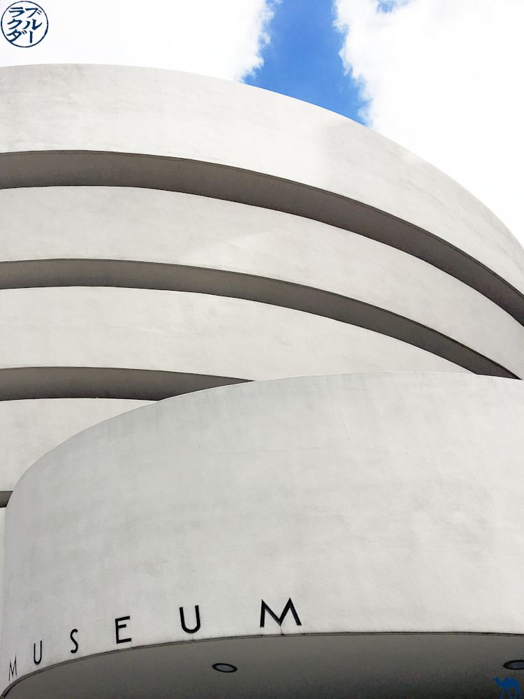 Le Chameau Bleu - Blog Voyage New York City - Balade à New York - Architecture du Musée GuggenheimEntrée du Guggenheim
